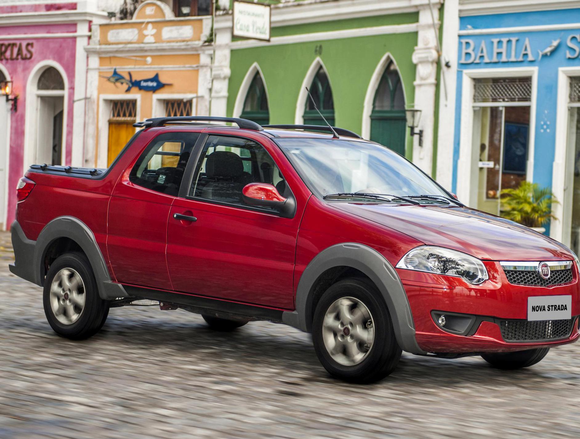 Rear view of Fiat Strada Trekking CD 2013