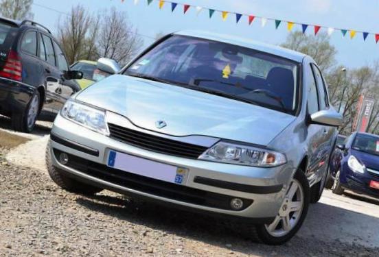 Rear view of Renault Laguna Hatchback 2005