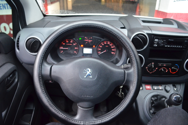 FAW Xenia R7 modern big