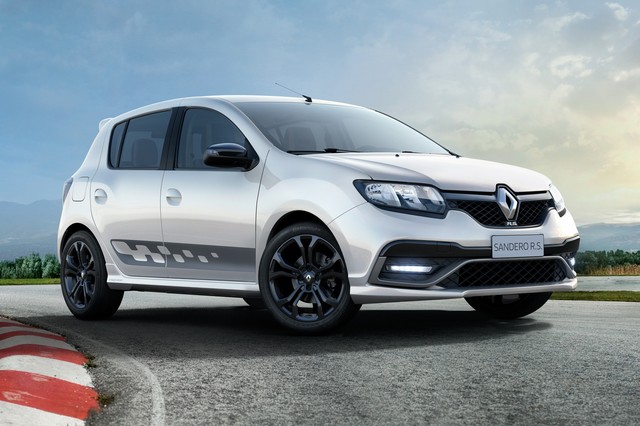 Renault Sandero reviews big