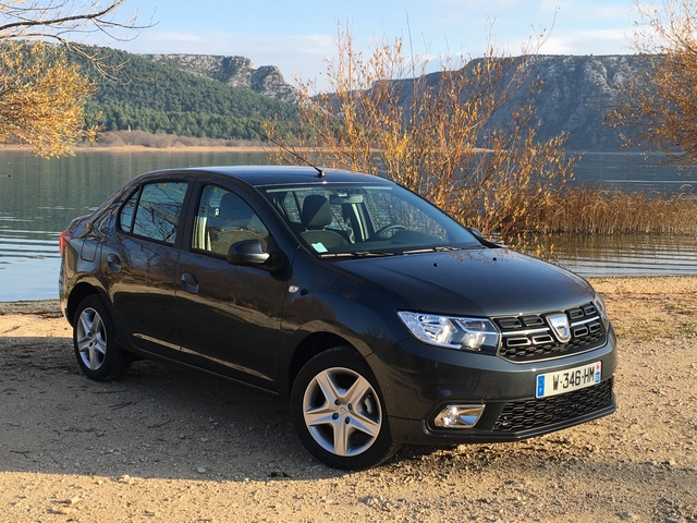 Renault Logan reviews photo