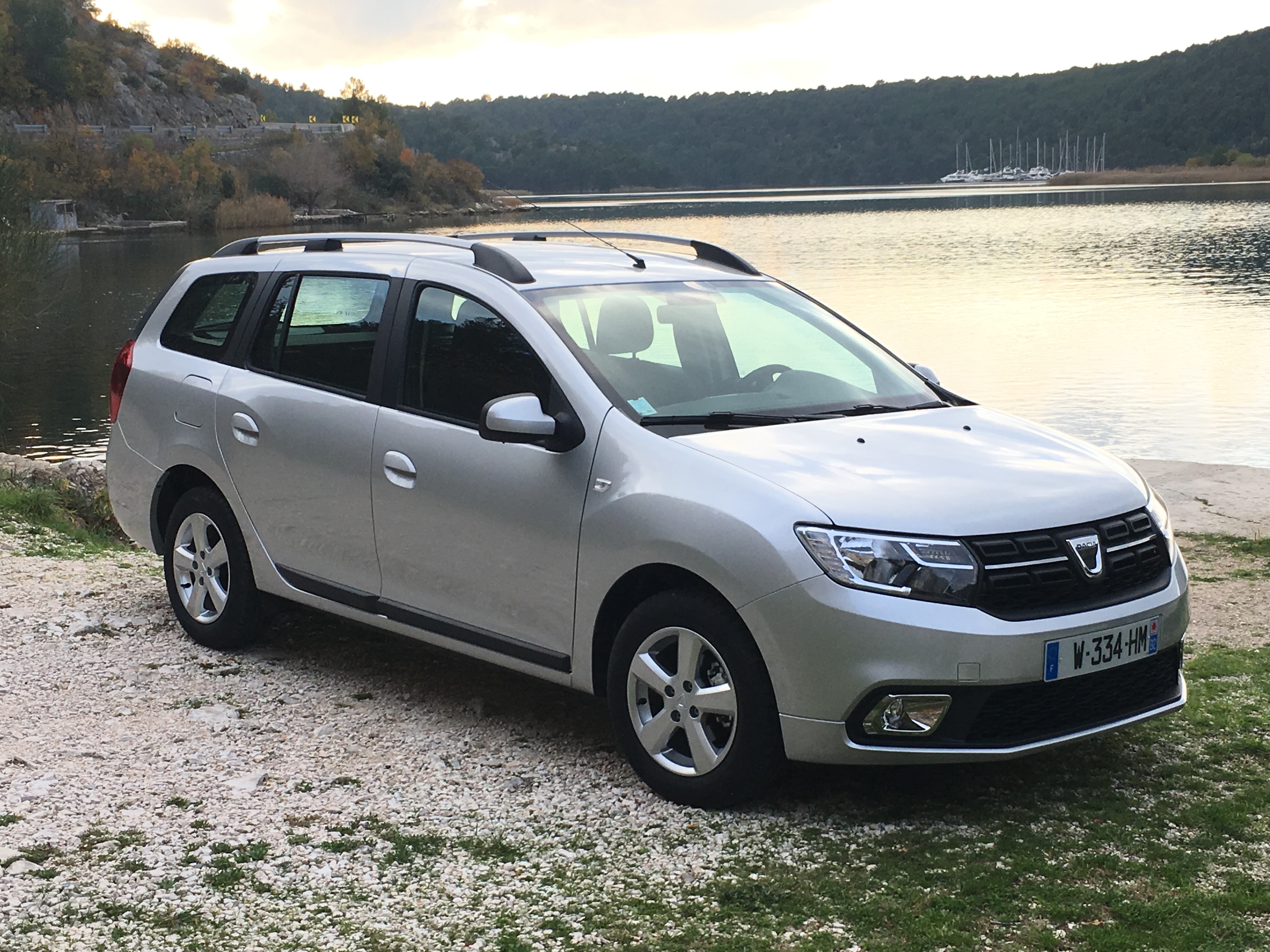 Renault Logan MCV reviews photo