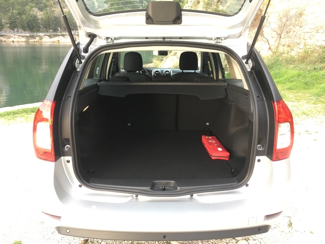 Renault Logan MCV wagon big Renault Logan MCV interior specifications