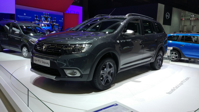 Renault Logan Stepway auto show