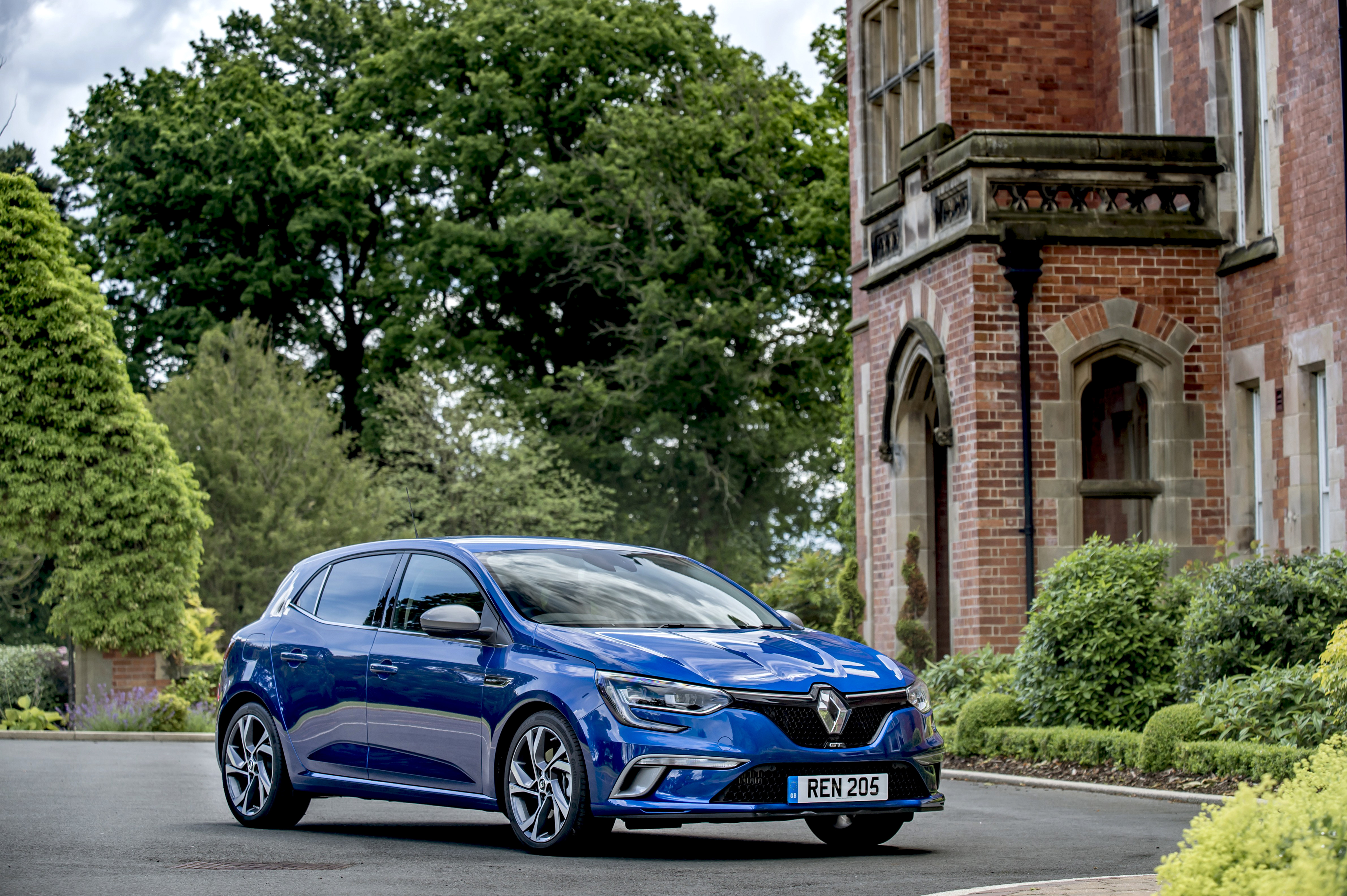 Renault Megane Estate GT reviews big