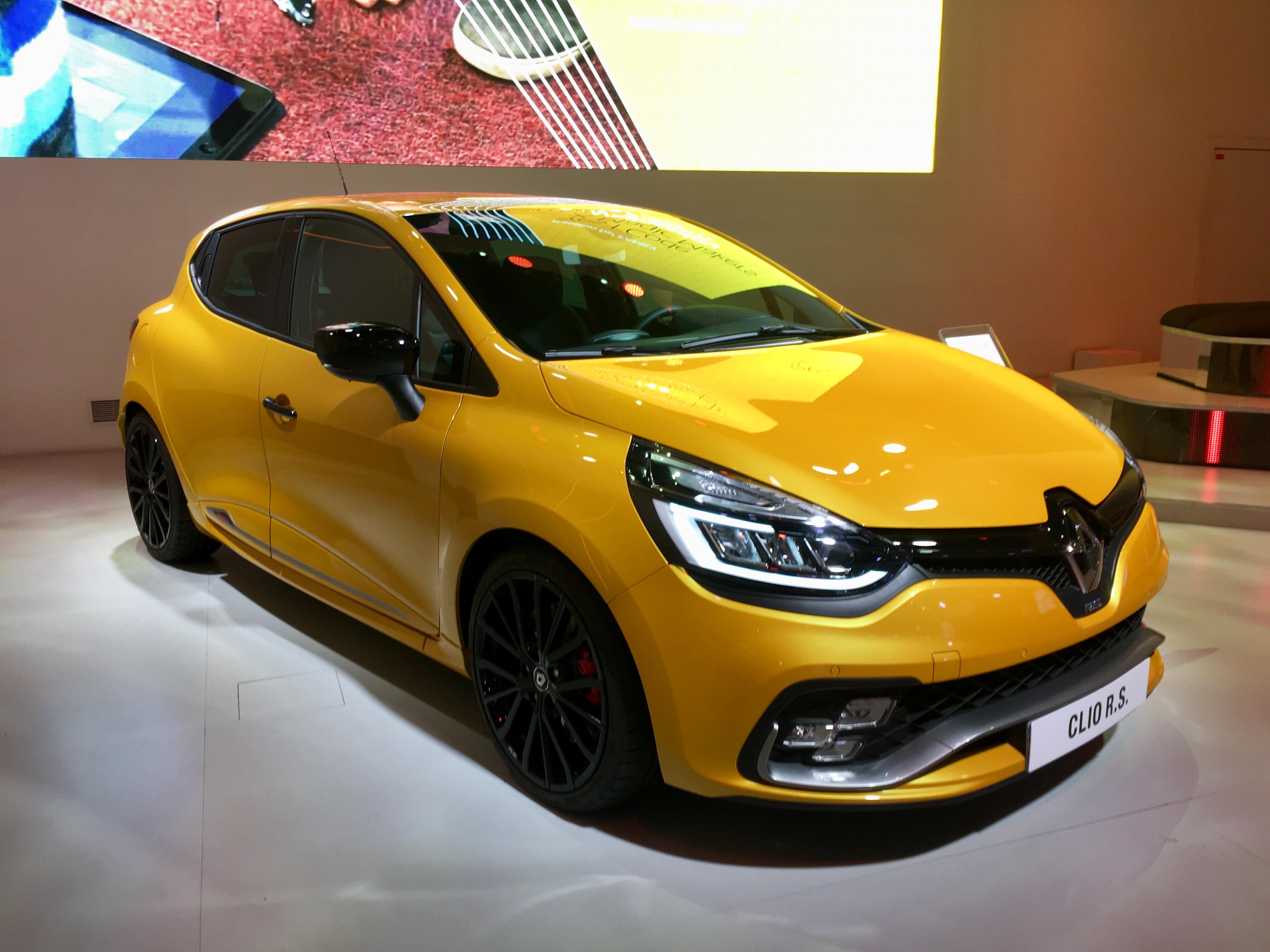 Renault Megane Hatchback accessories 2015