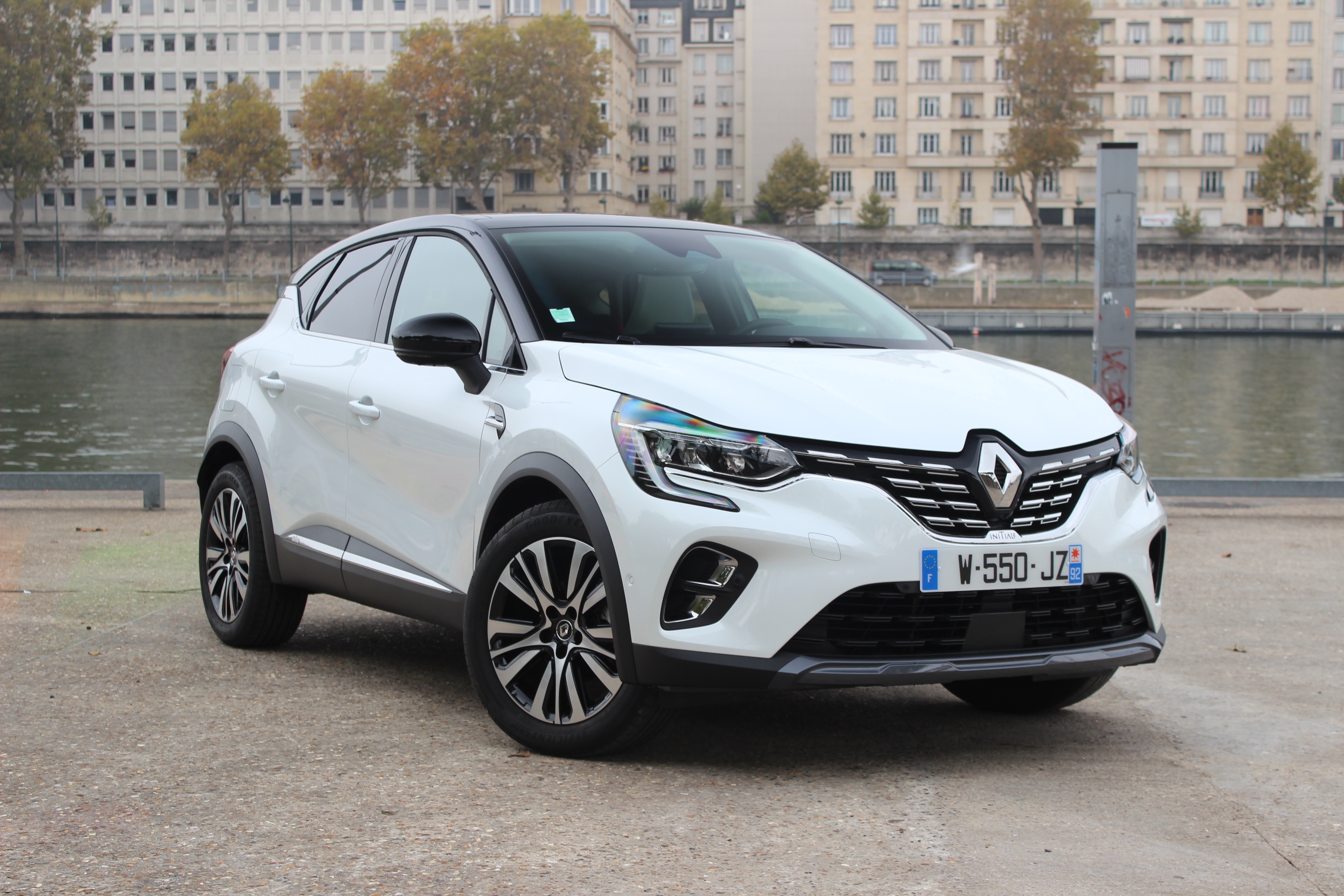 Renault Captur reviews specifications