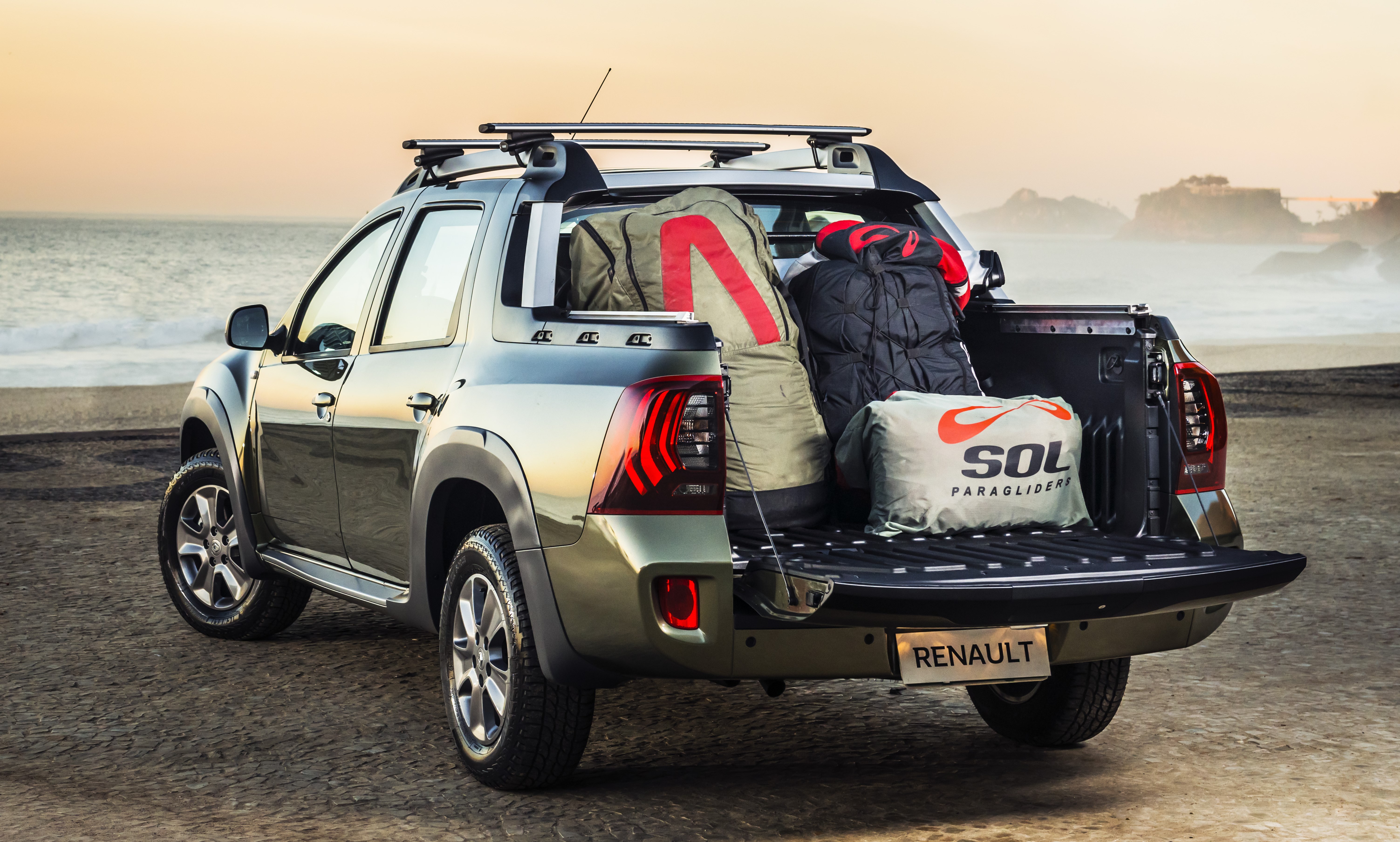 Renault Duster Oroch accessories 2015