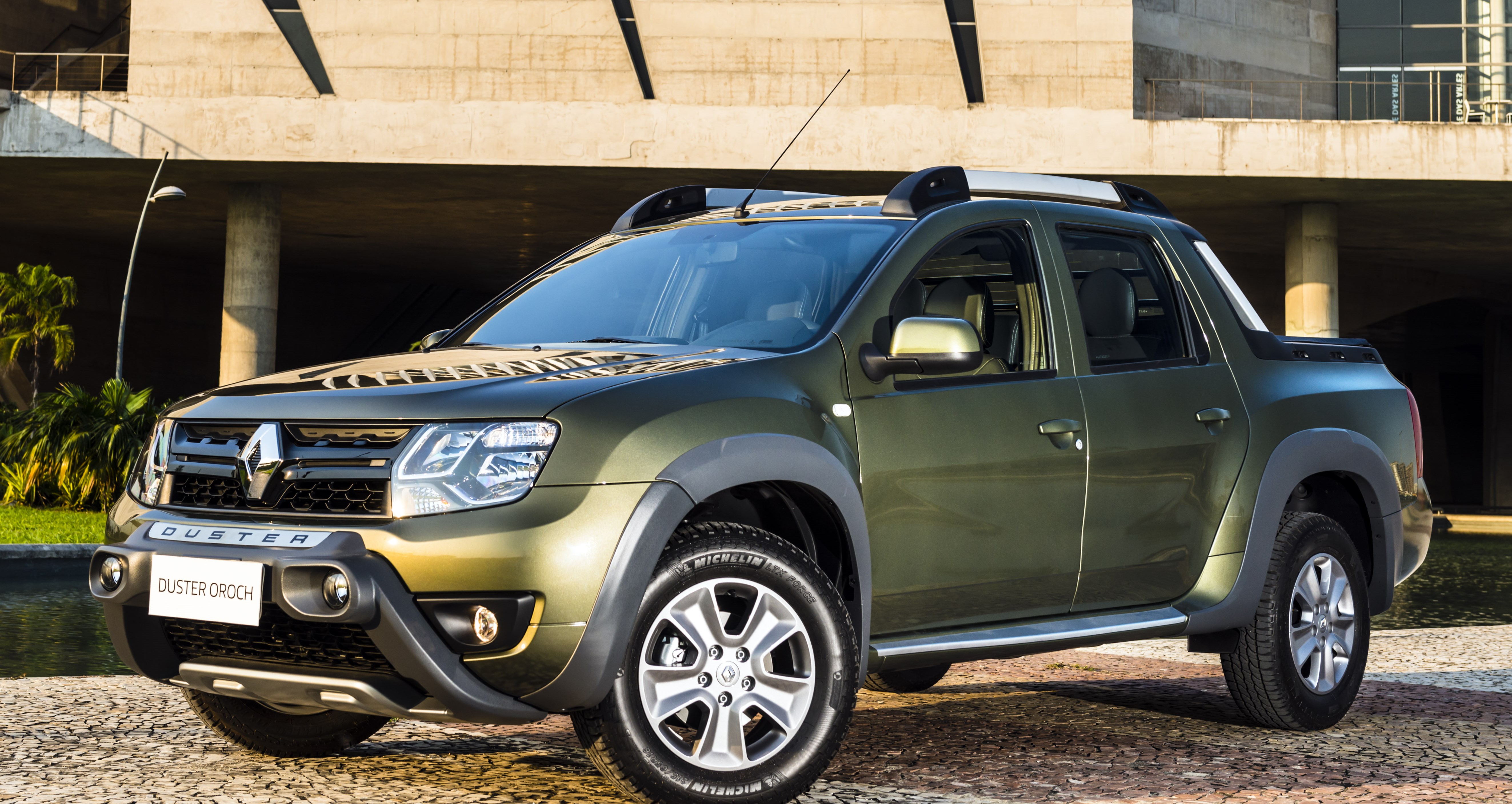 Renault Duster Oroch reviews restyling