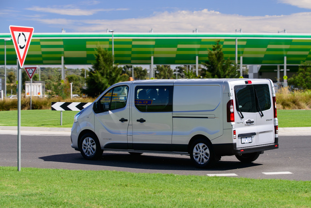Renault Trafic hd restyling Renault Trafic reviews specifications