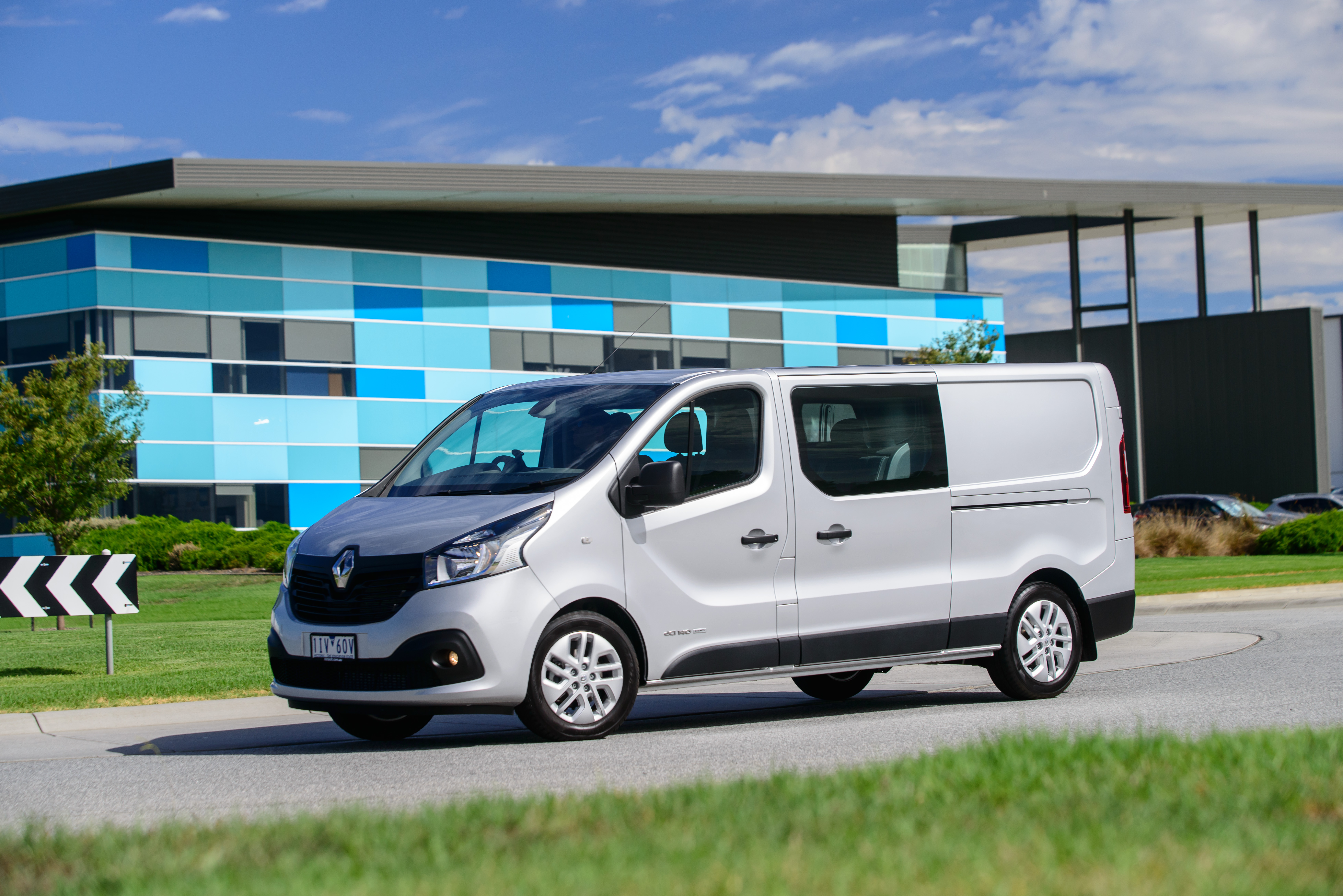Renault Trafic reviews specifications