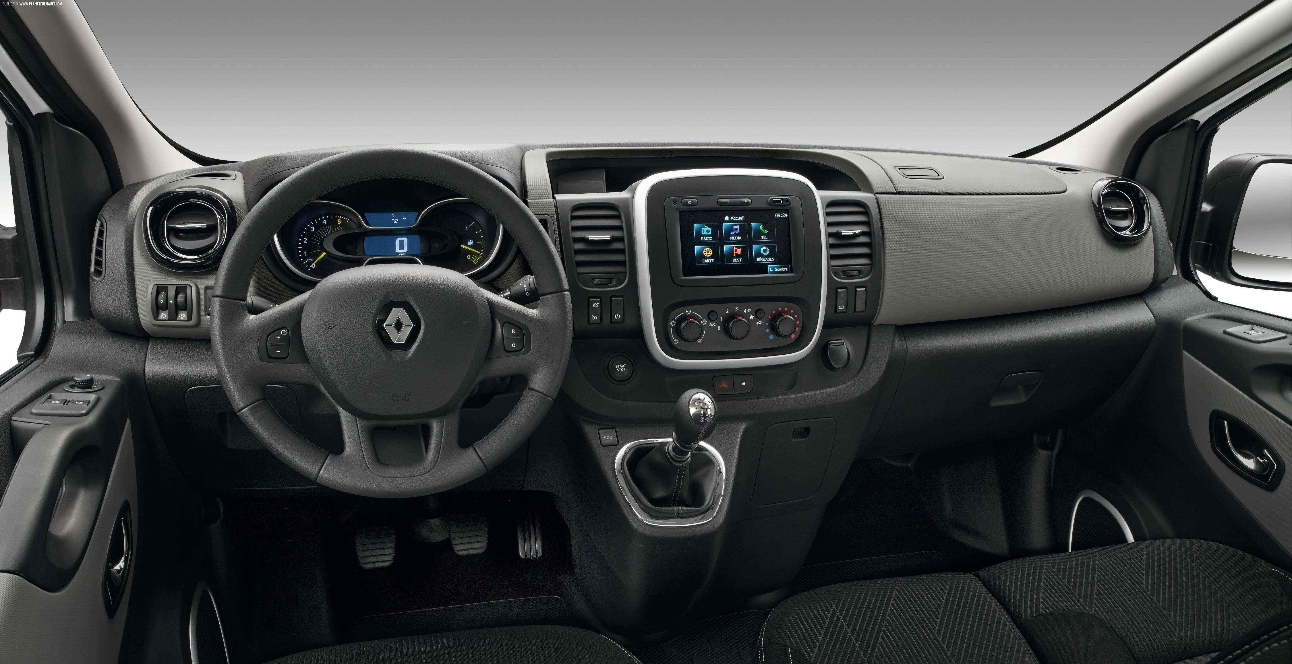 Renault Trafic interior photo
