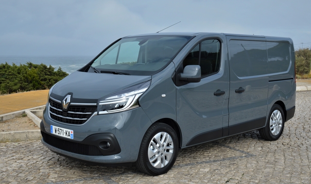 Renault Trafic Combi 4k 2019 Renault Trafic Combi reviews model