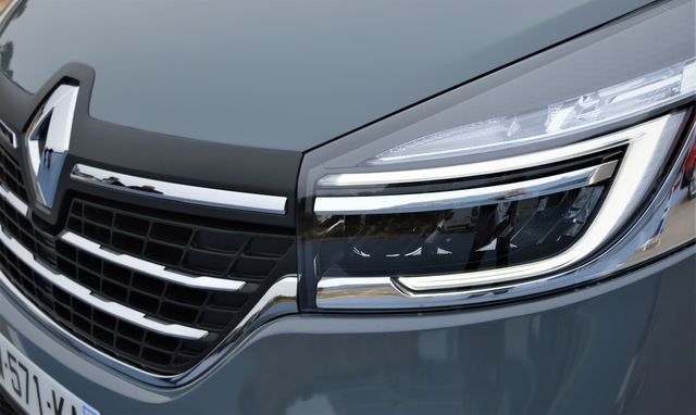 Renault Trafic Combi exterior specifications Renault Trafic Combi accessories specifications