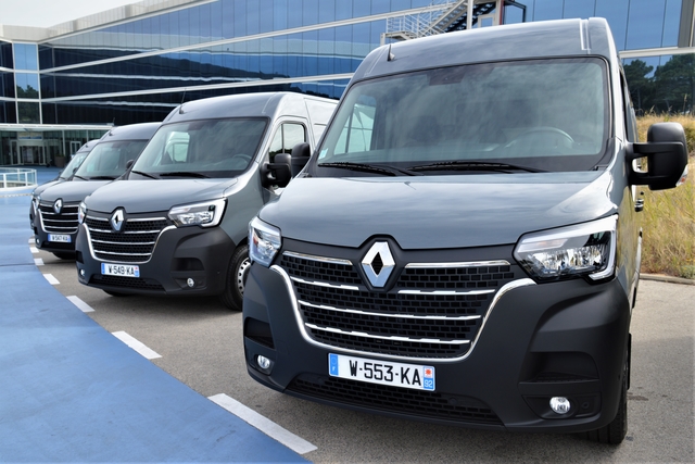 Renault Master reviews photo