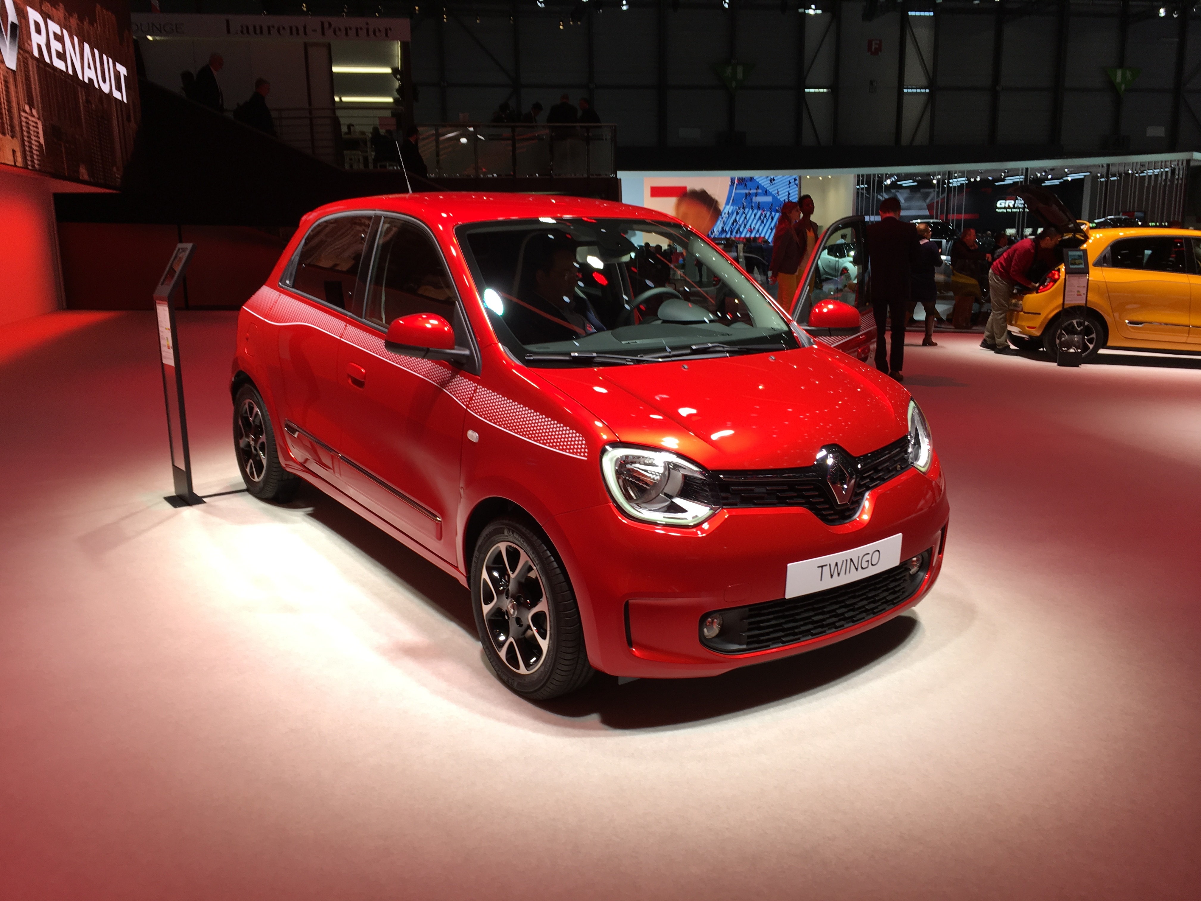 Renault Twingo reviews restyling