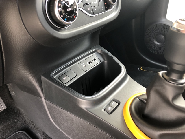 Renault Twingo Alt Innenraum The Must Have Accessories Guide - 3aro57p