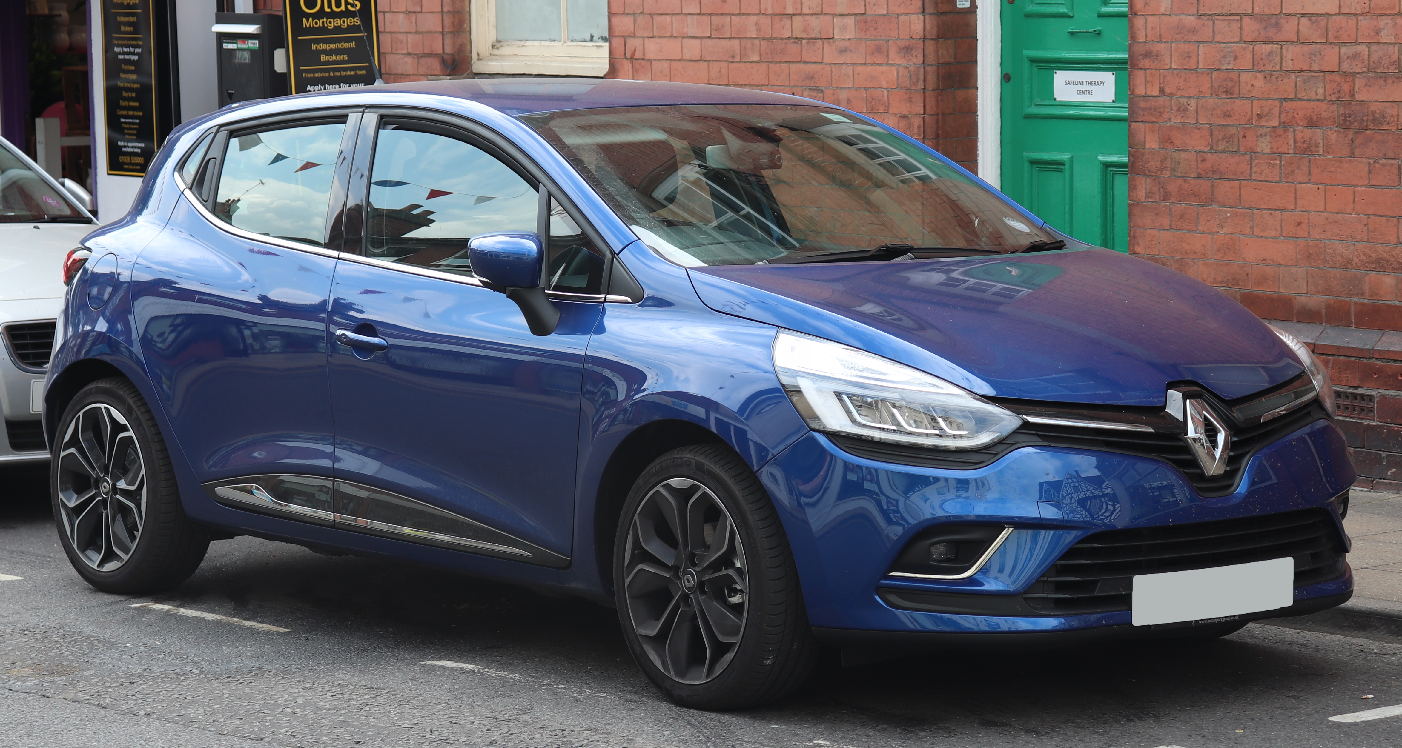 Renault Clio hatchback specifications