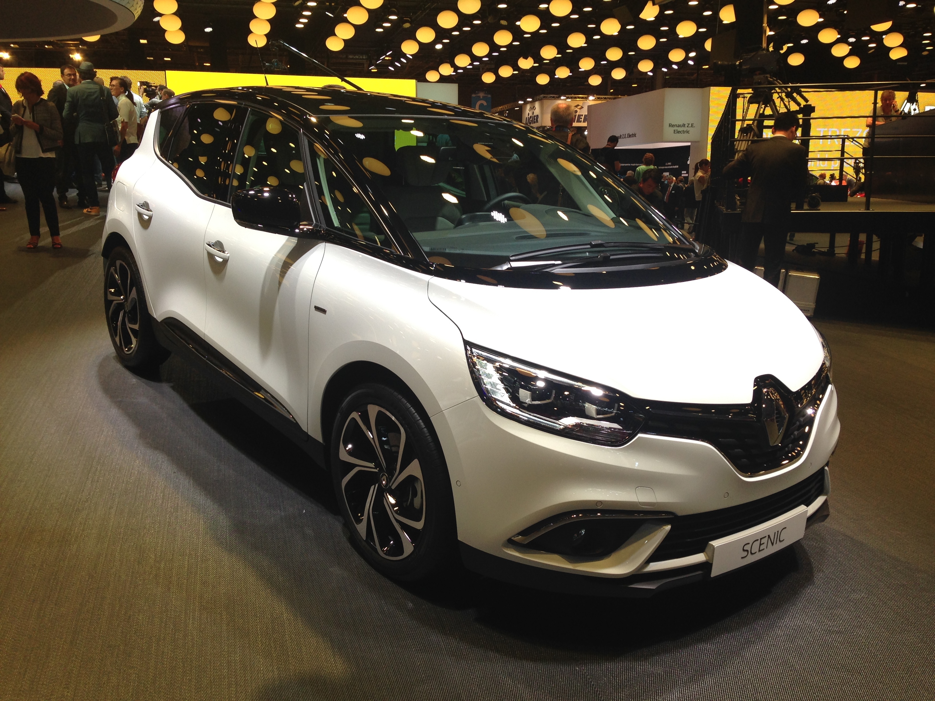 Renault Grand Scenic 4k restyling
