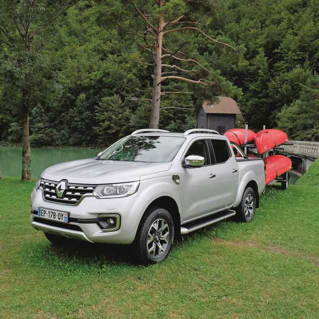 Renault Alaskan Photos and Specs. Photo: Renault Alaskan hd model and