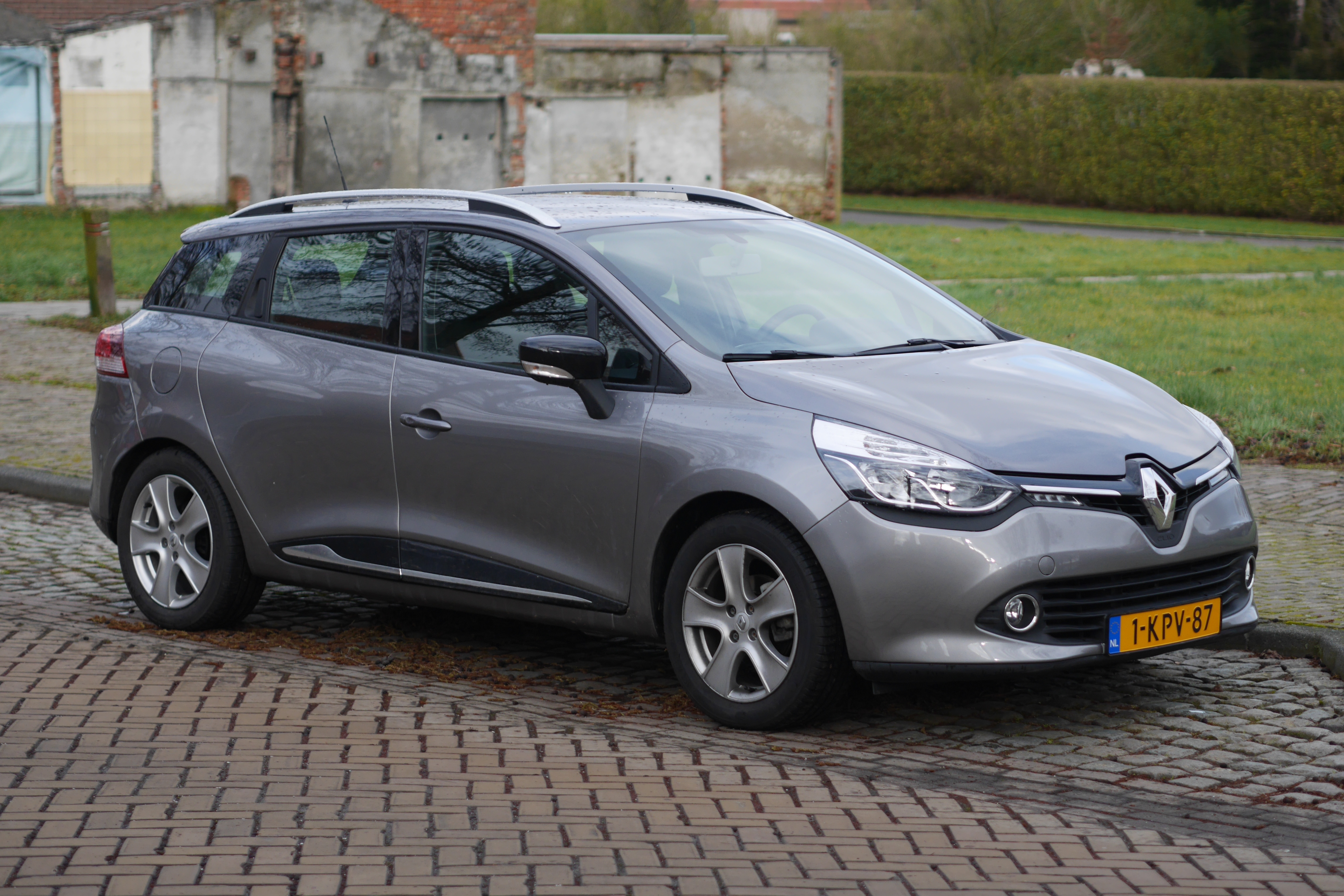 Renault Clio Estate reviews restyling