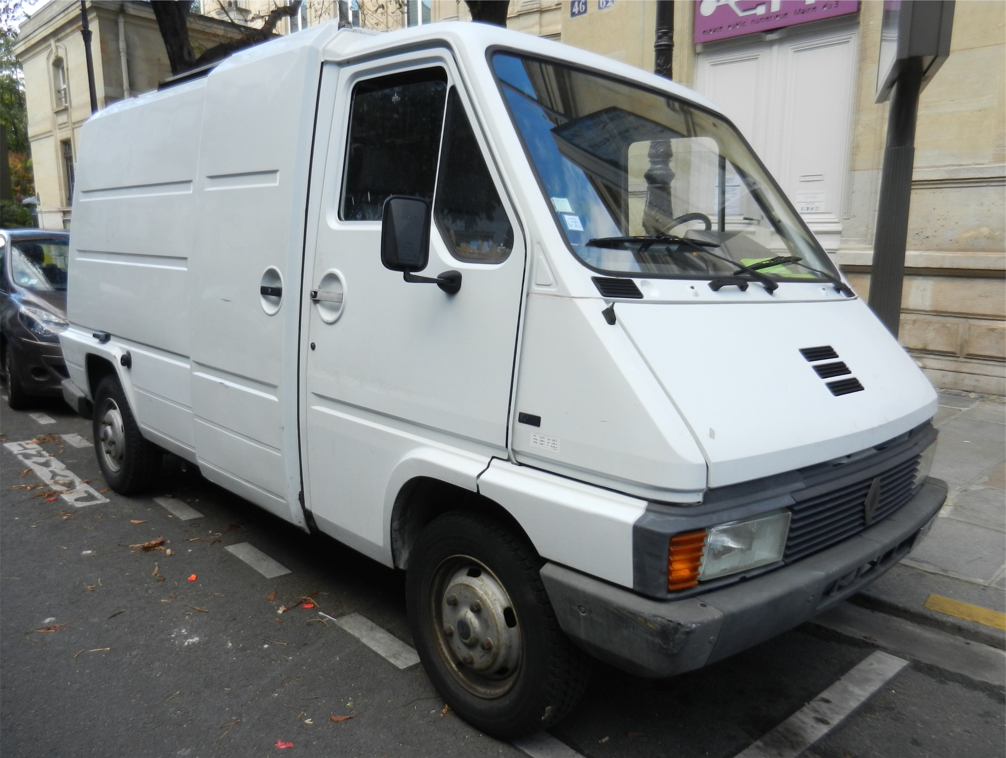 Renault Master Combi reviews specifications