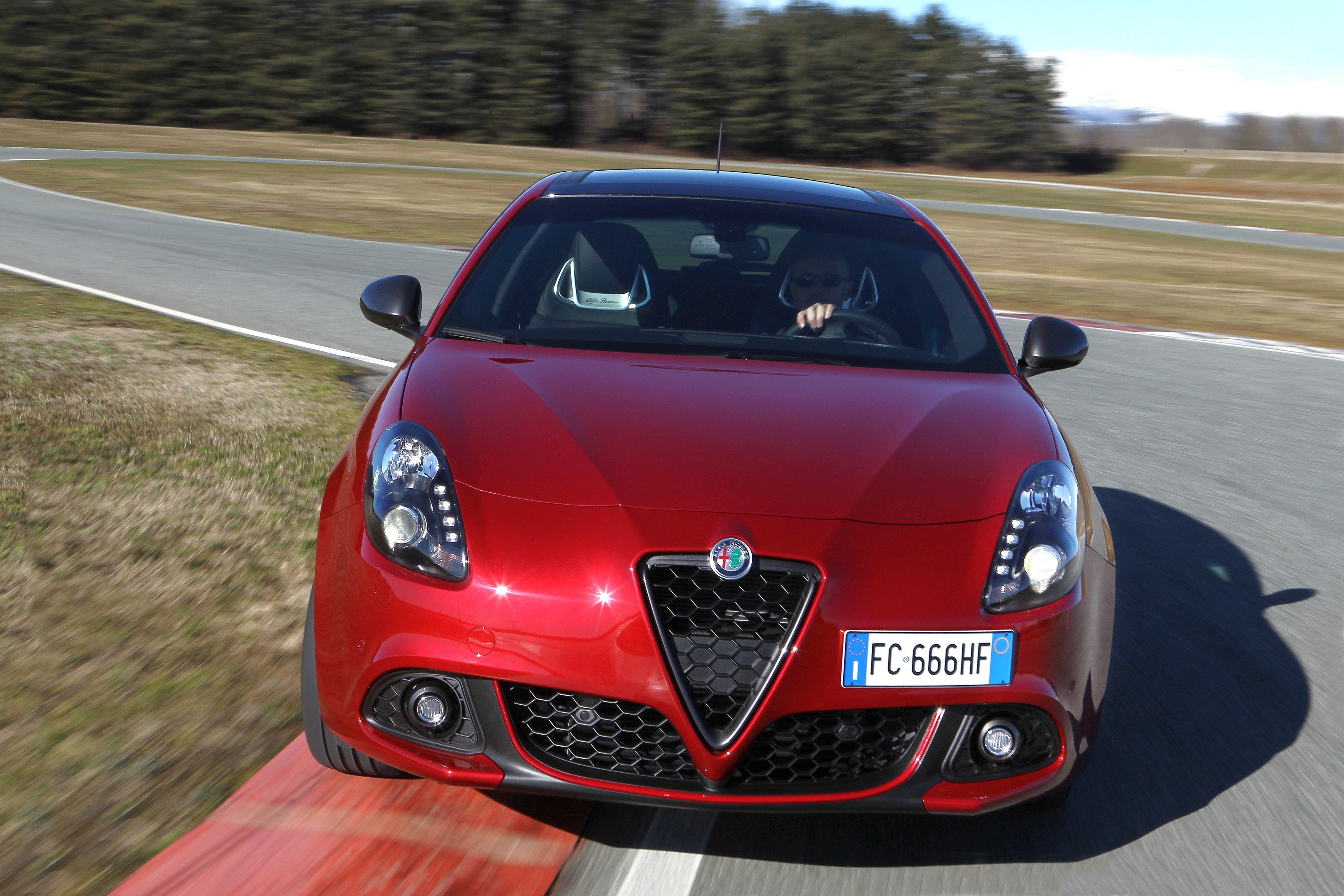 Alfa Romeo Giulietta reviews photo