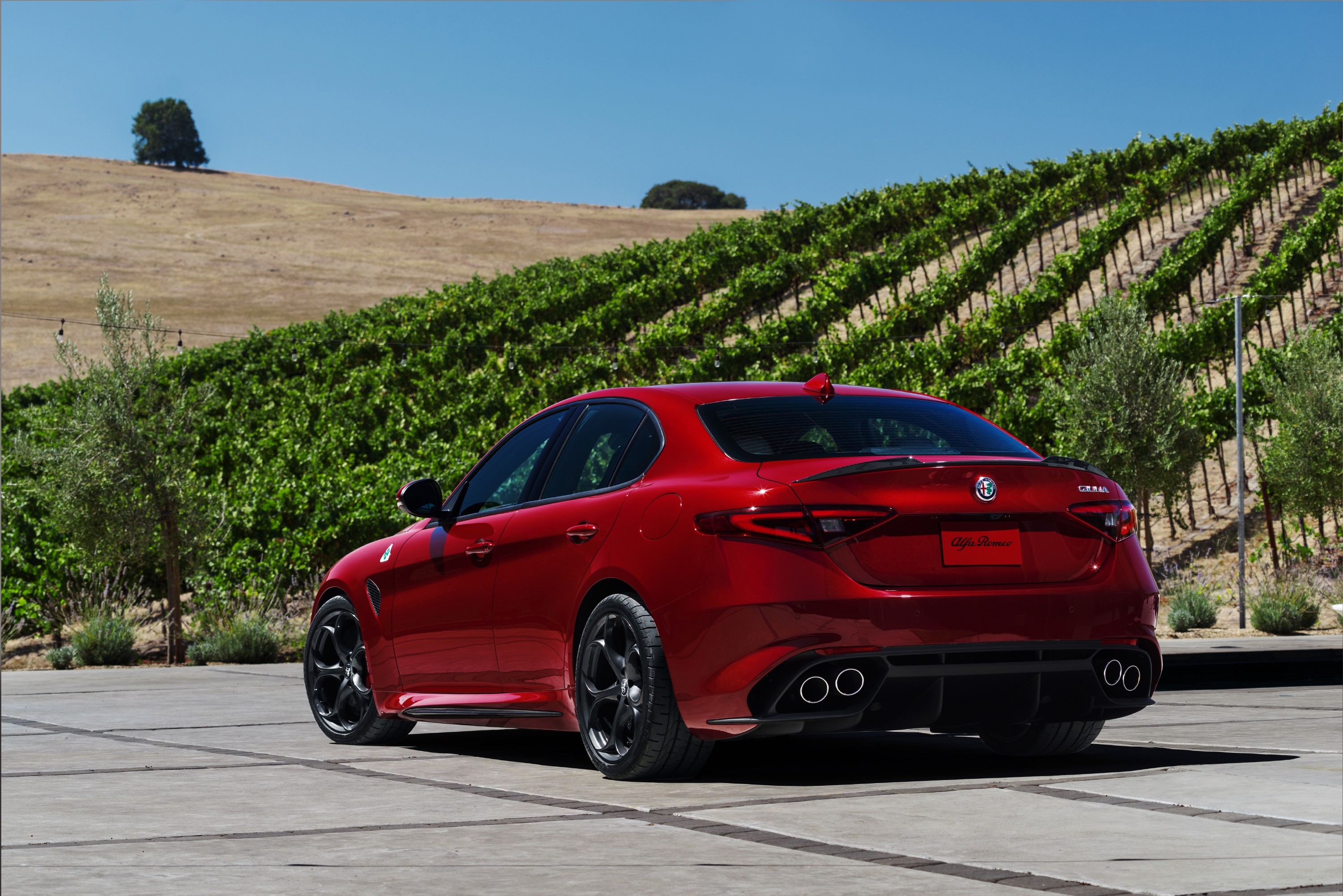 Alfa Romeo Giulia sedan 2016