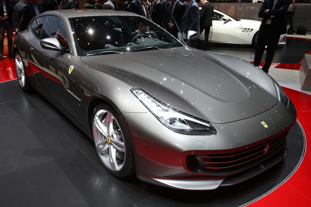 Ferrari GTC4lusso accessories specifications