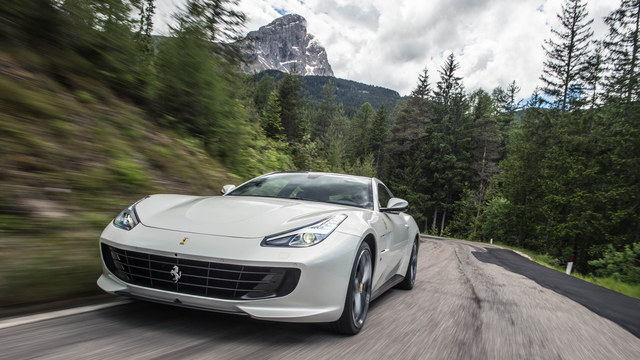 Ferrari GTC4lusso 4k photo