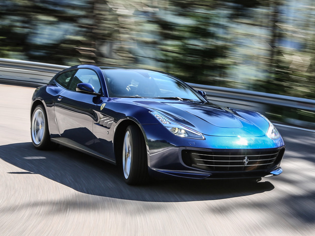 Ferrari GTC4lusso reviews photo