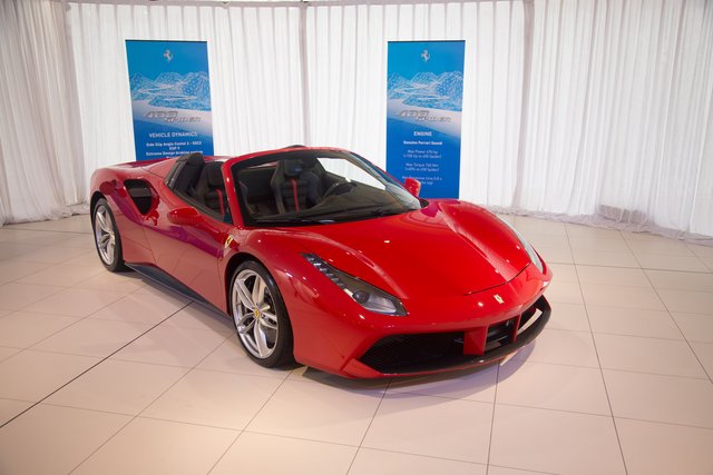 Ferrari 488 Pista Spider interior 2018