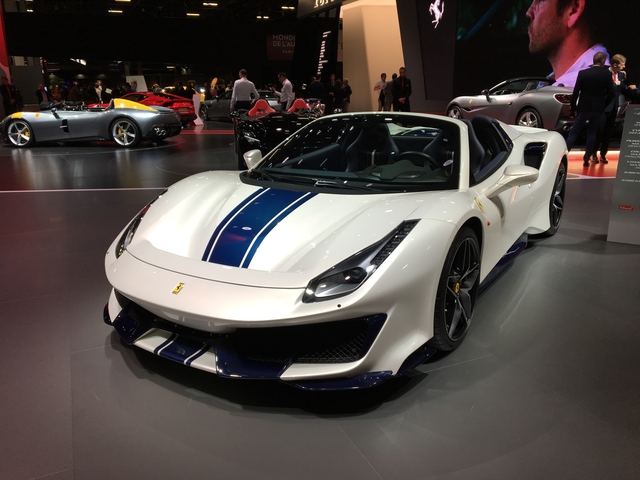Ferrari 488 Pista Spider accessories photo