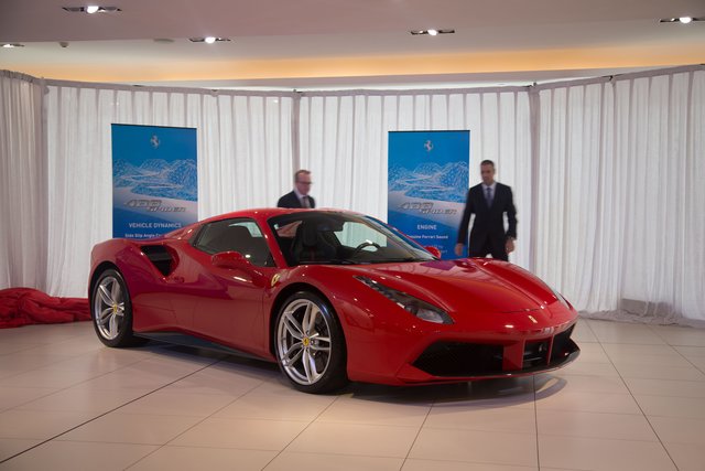 Ferrari 488 Spider reviews photo