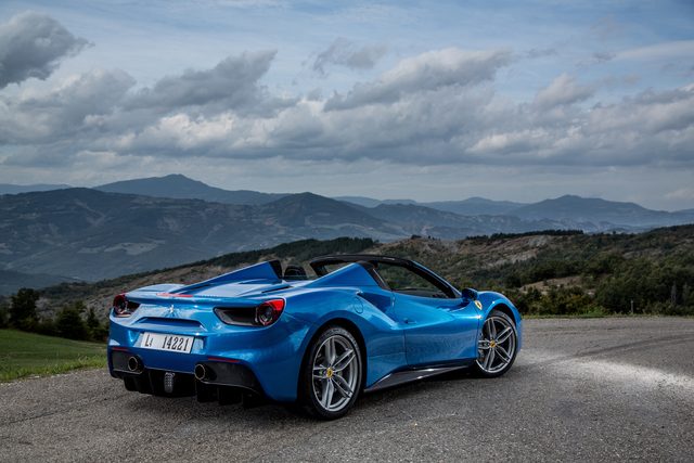 Ferrari 488 Spider accessories 2019