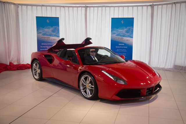 Ferrari 488 Spider interior specifications