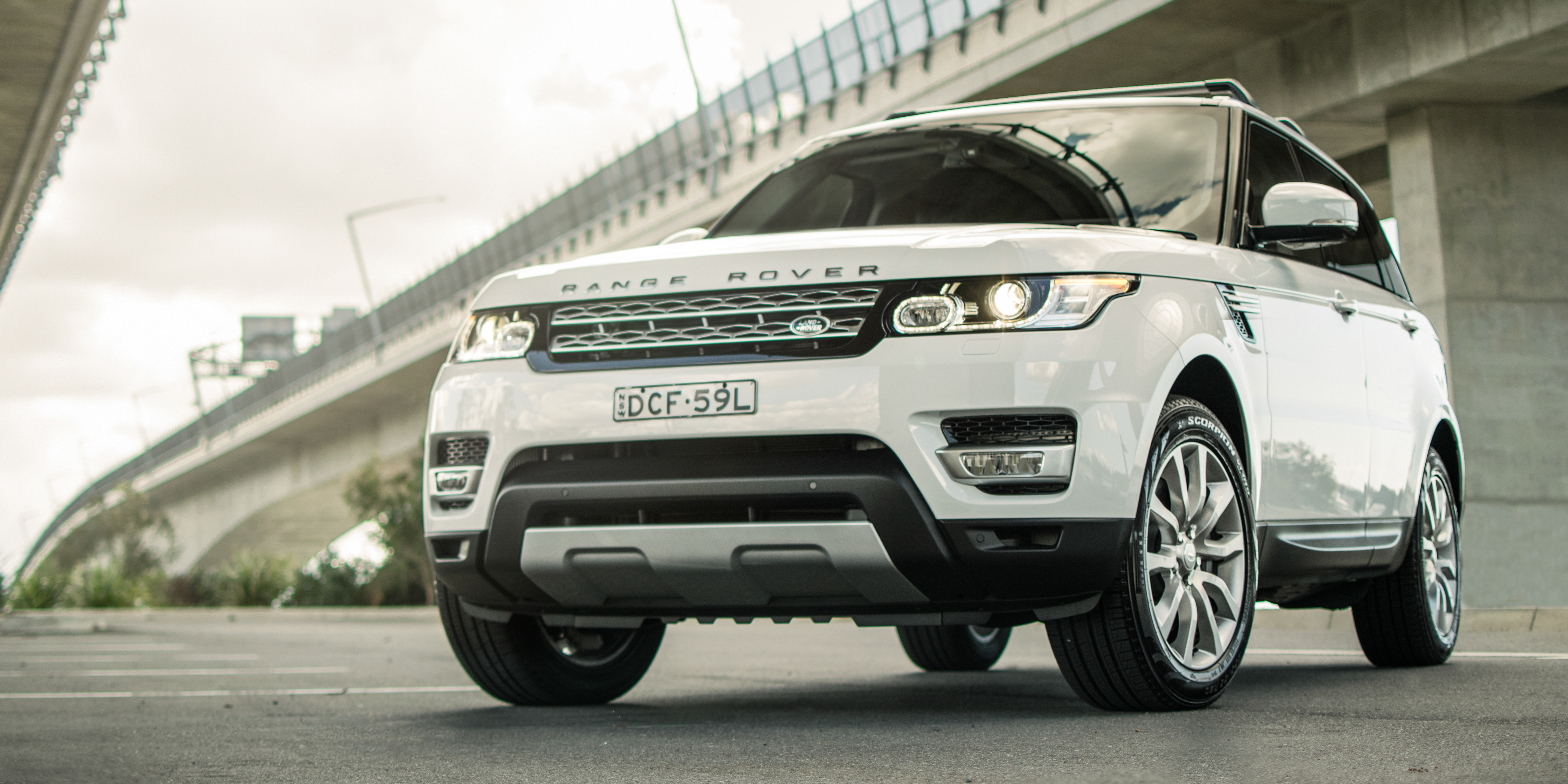 Land Rover Range Rover reviews photo
