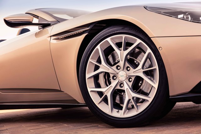 Aston Martin DB11 Volante hd specifications