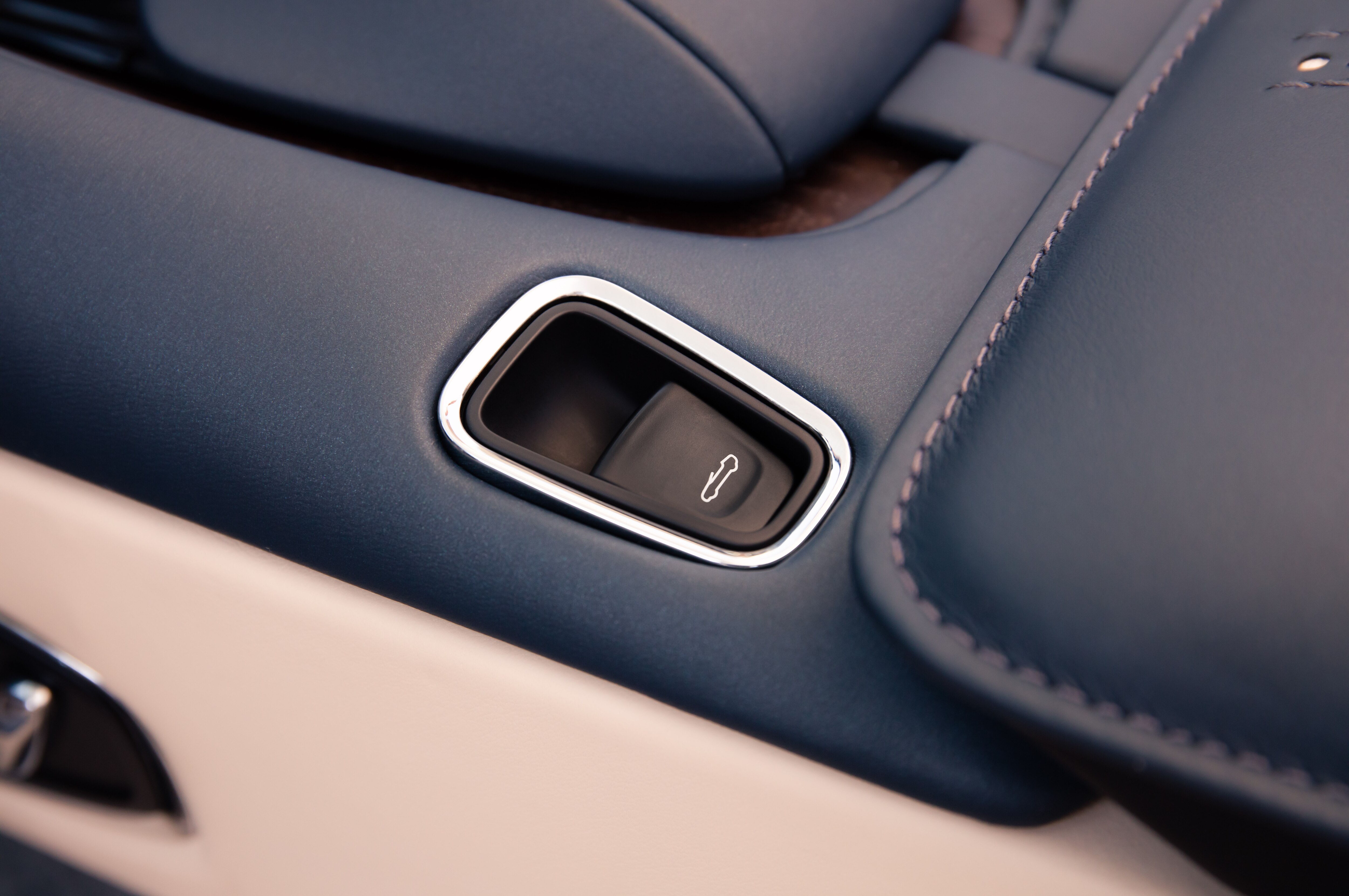 Aston Martin DB11 Volante interior restyling