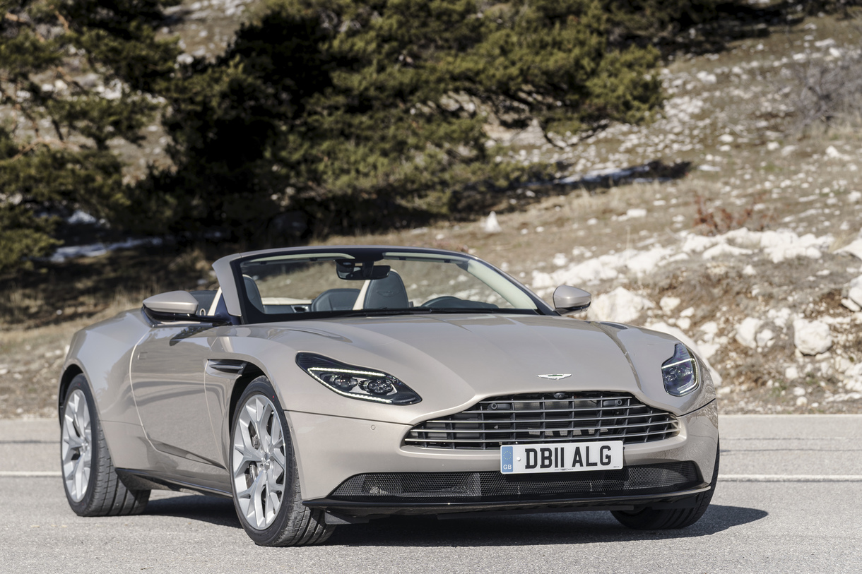 Aston Martin db11 volante