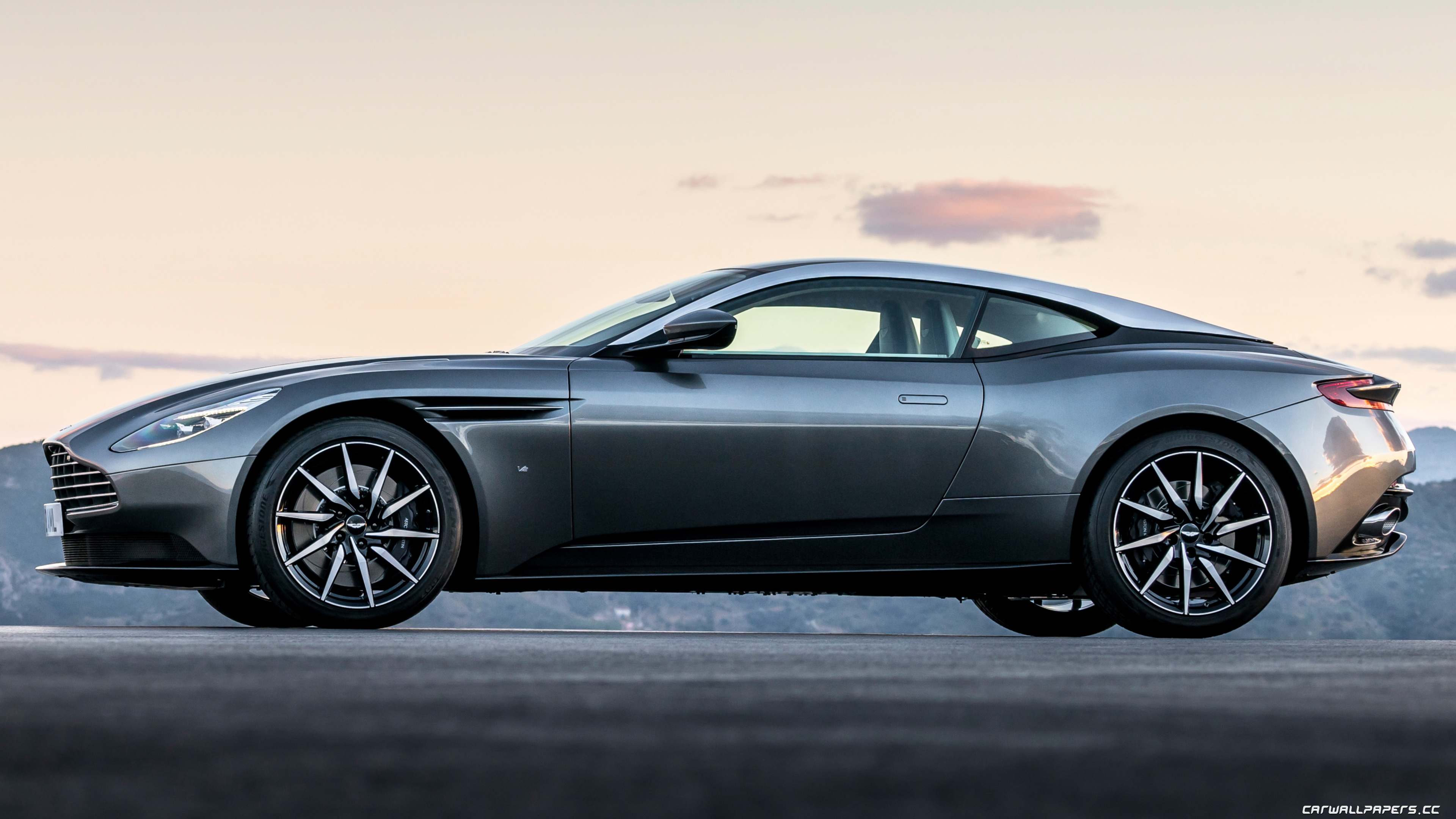 Aston Martin DB11 mod photo