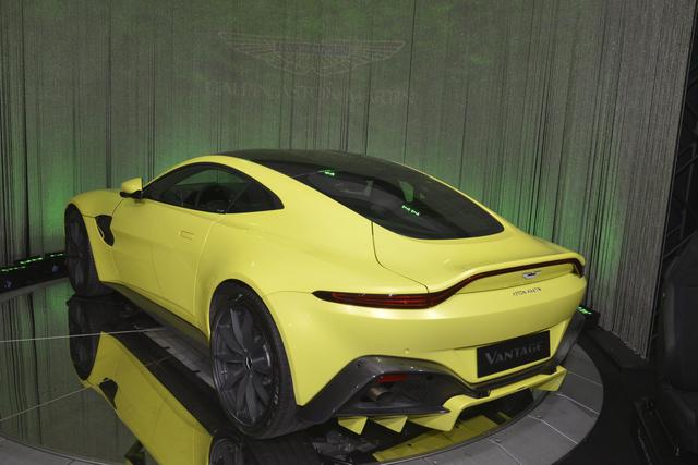 Aston Martin Vantage accessories big Aston Martin Vantage mod specifications