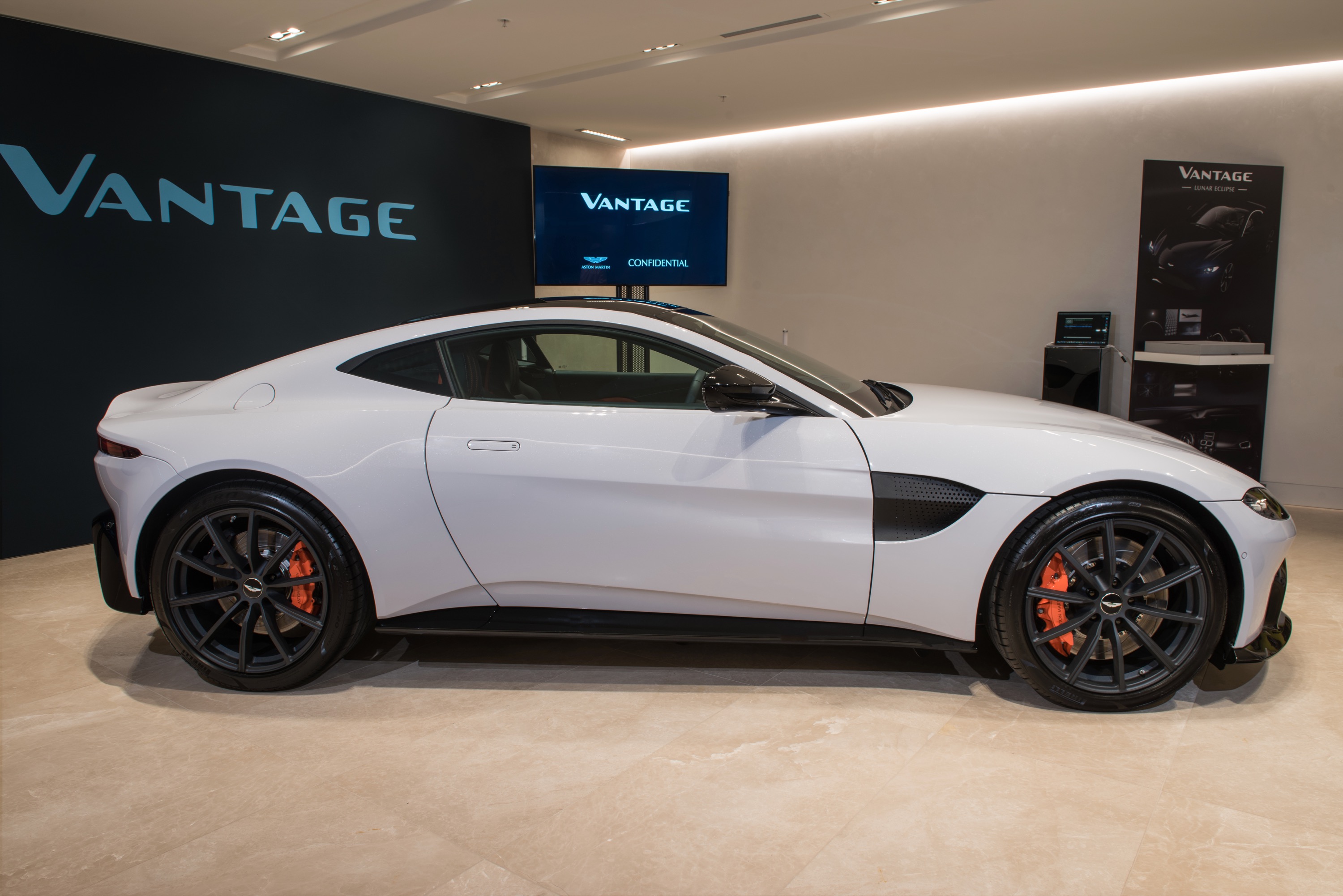 Aston Martin Vantage interior big
