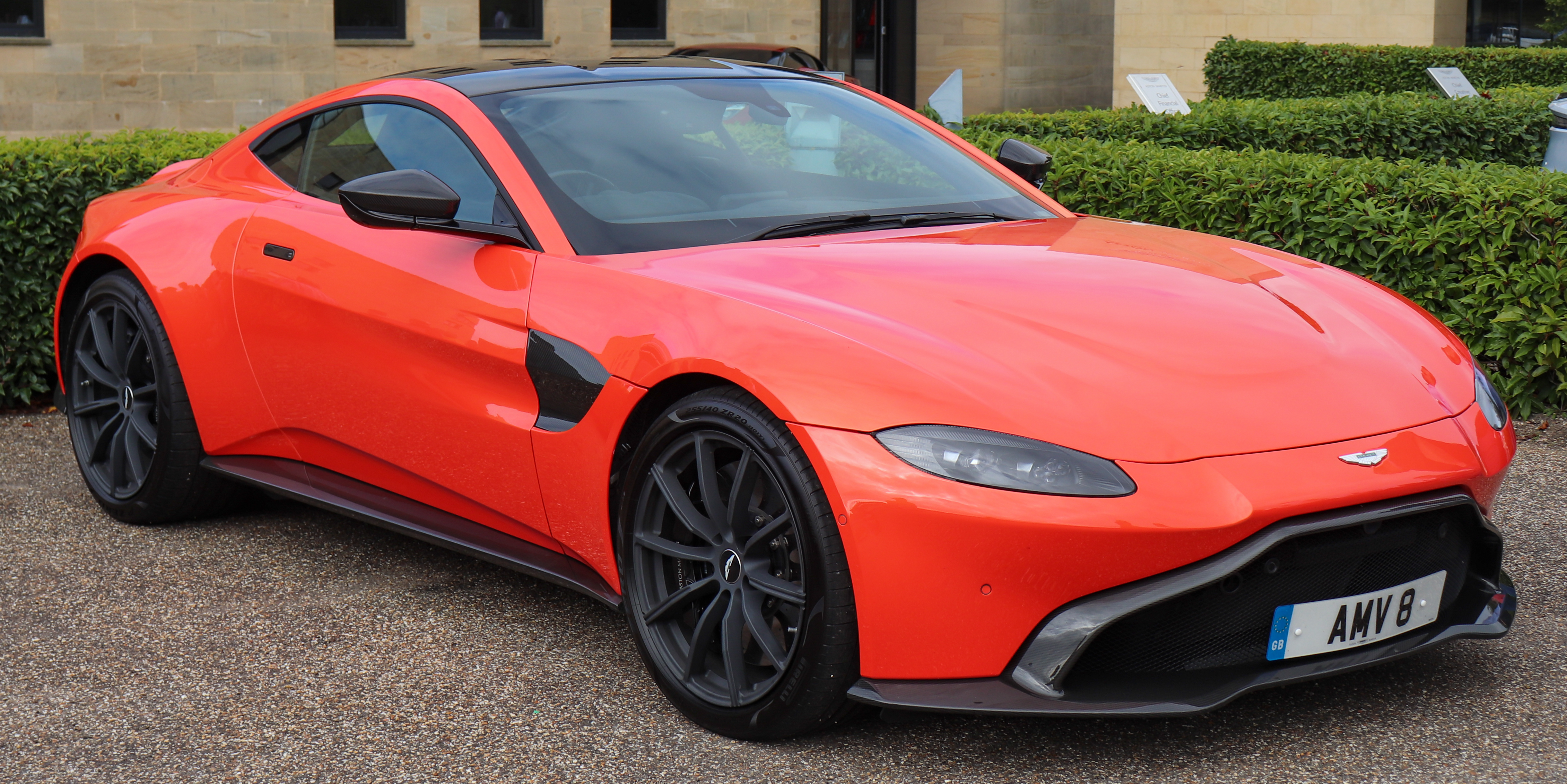 Aston Martin Vantage 4k specifications