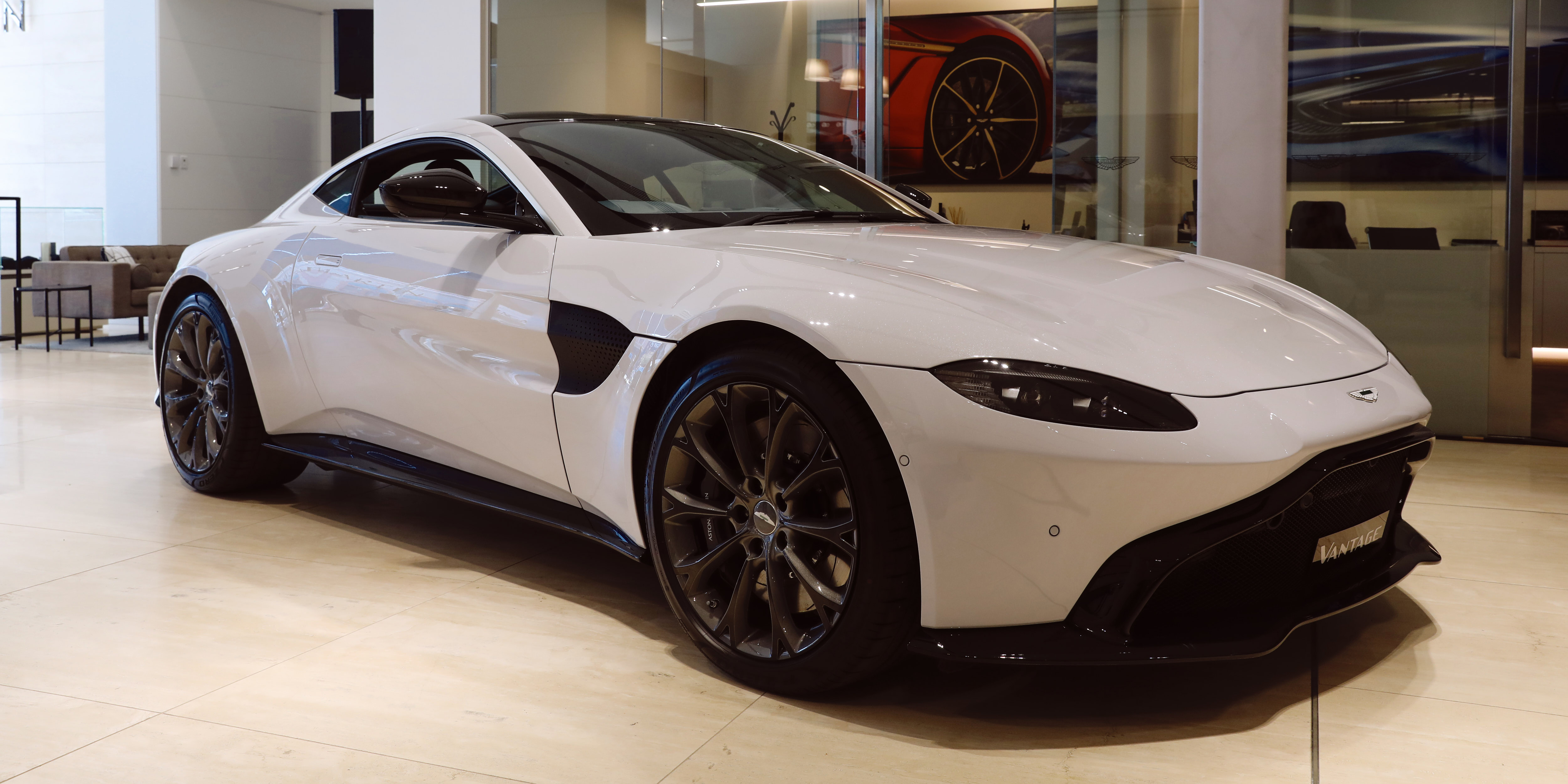 Aston Martin Vantage hd photo