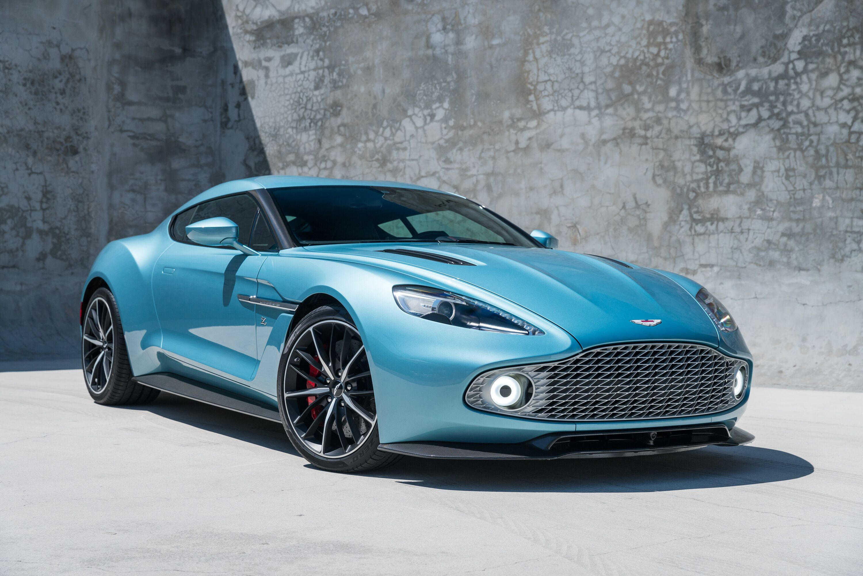 Aston Martin Vantage reviews model