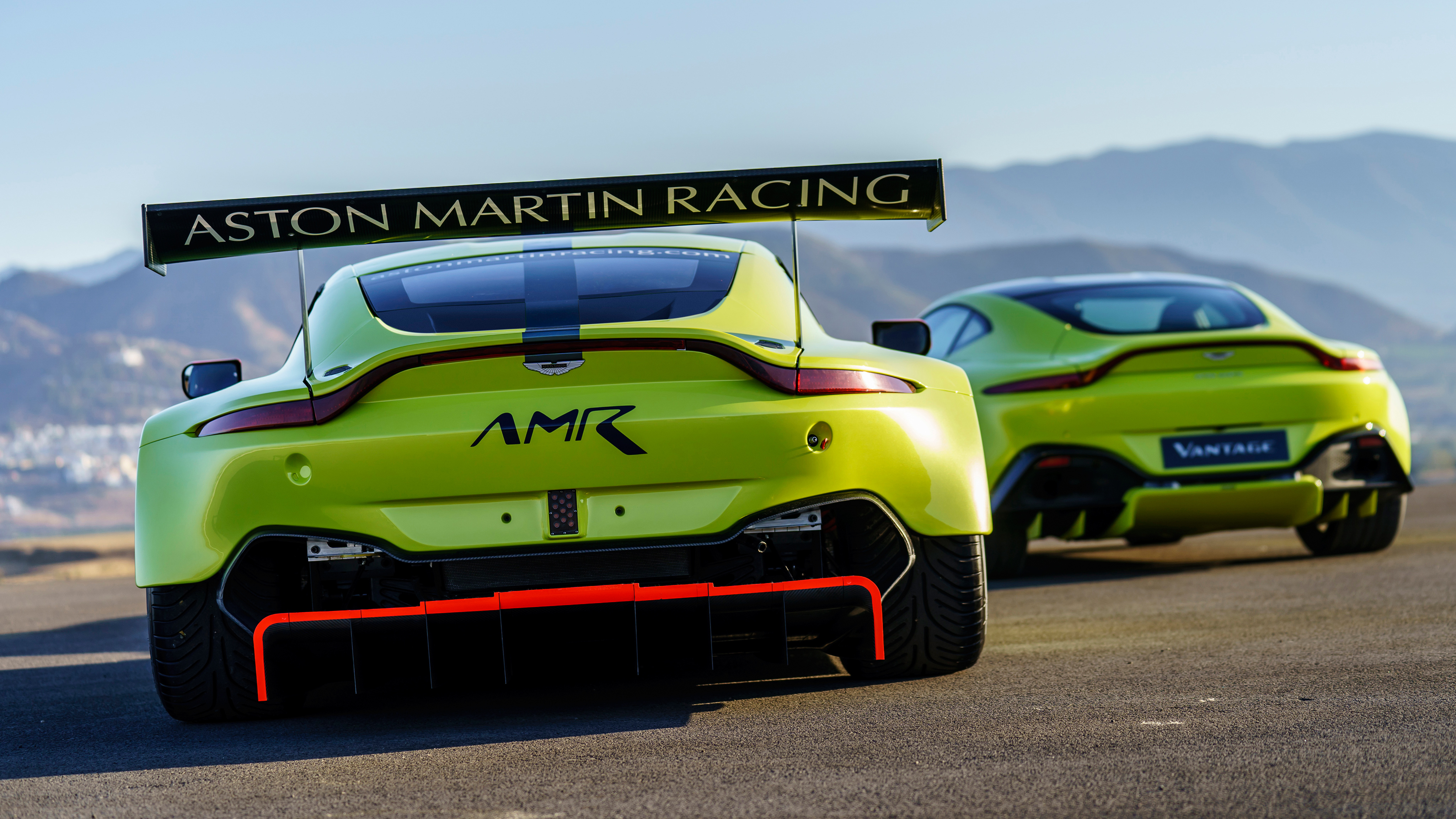Aston Martin Vantage hd specifications