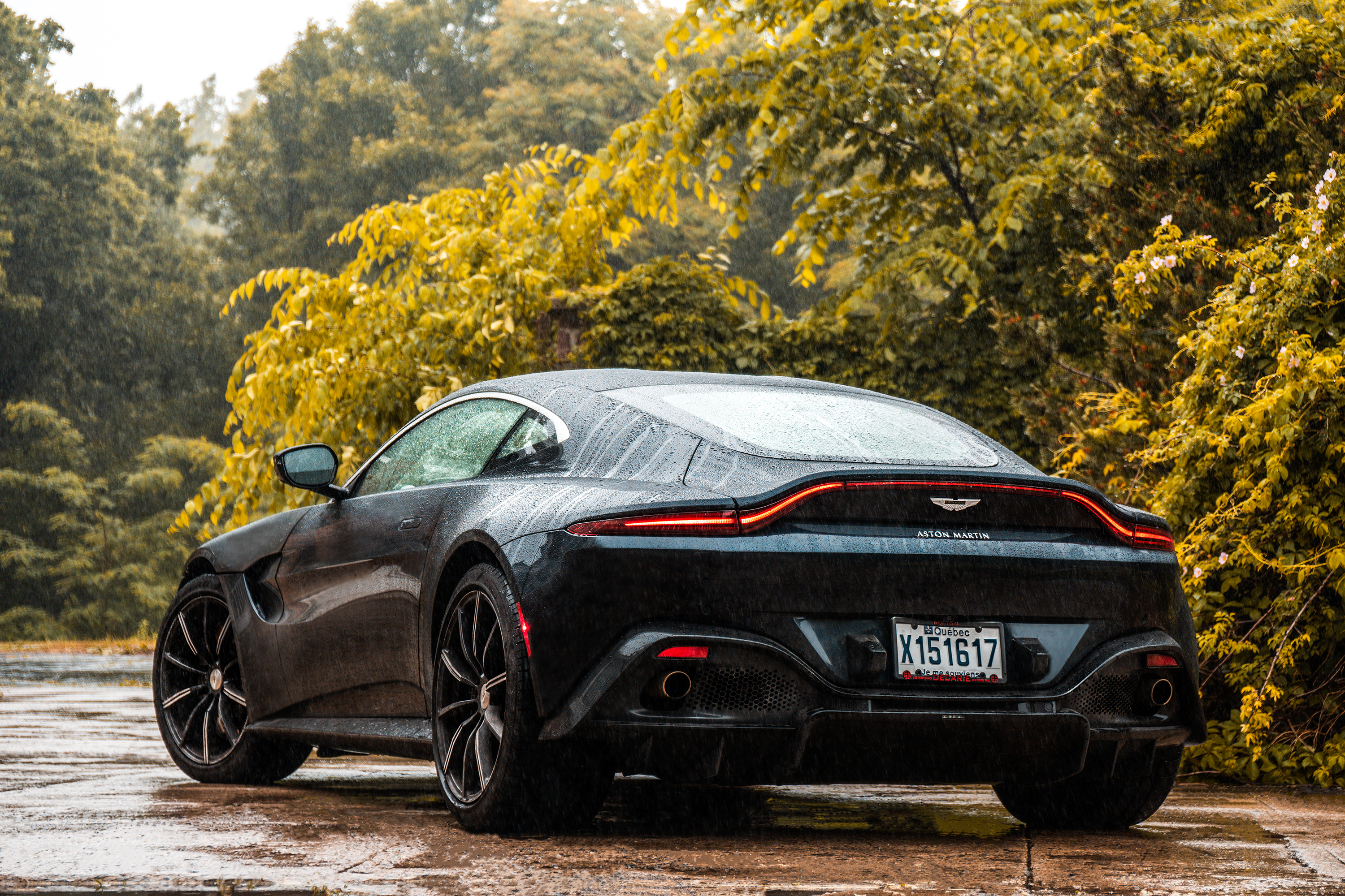Aston Martin Vantage exterior photo