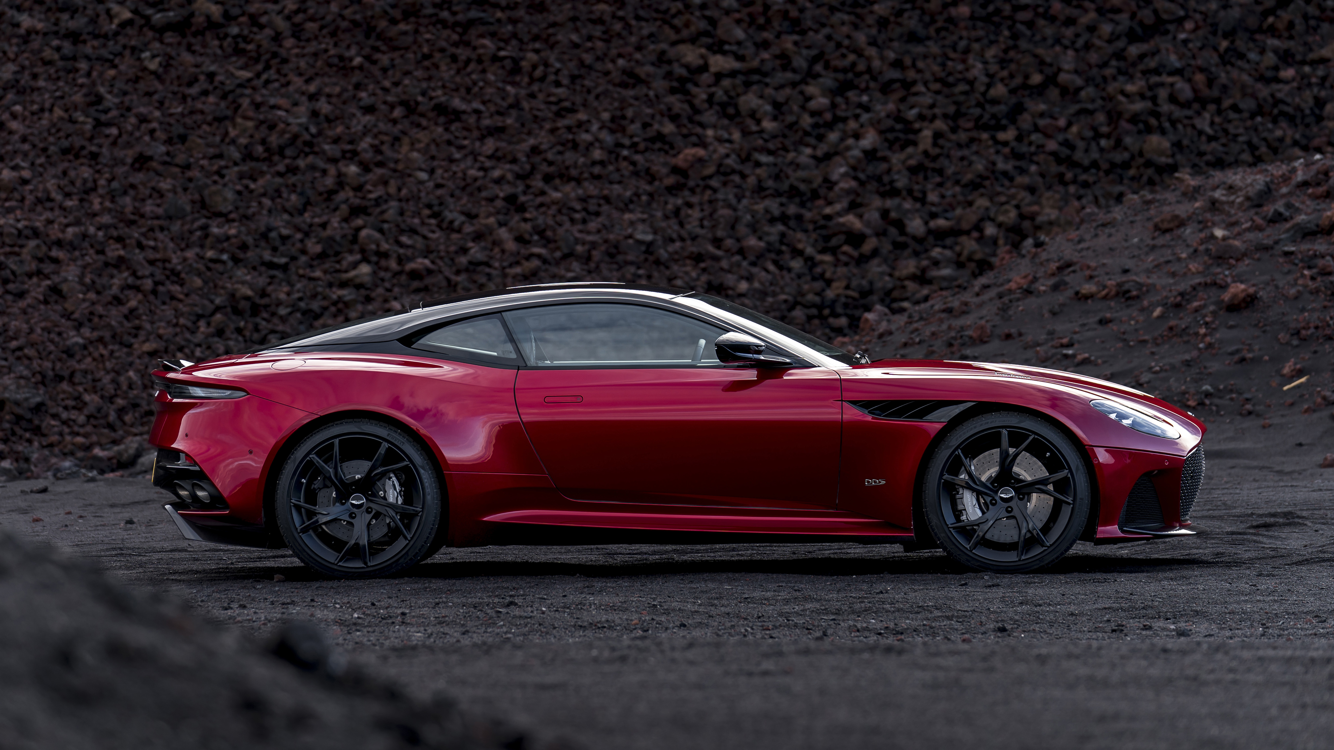 Aston Martin DBS Superleggera 4k specifications