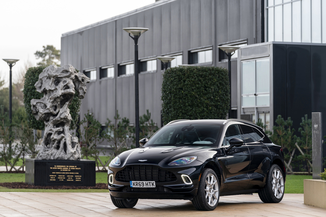 Aston Martin DBX suv restyling